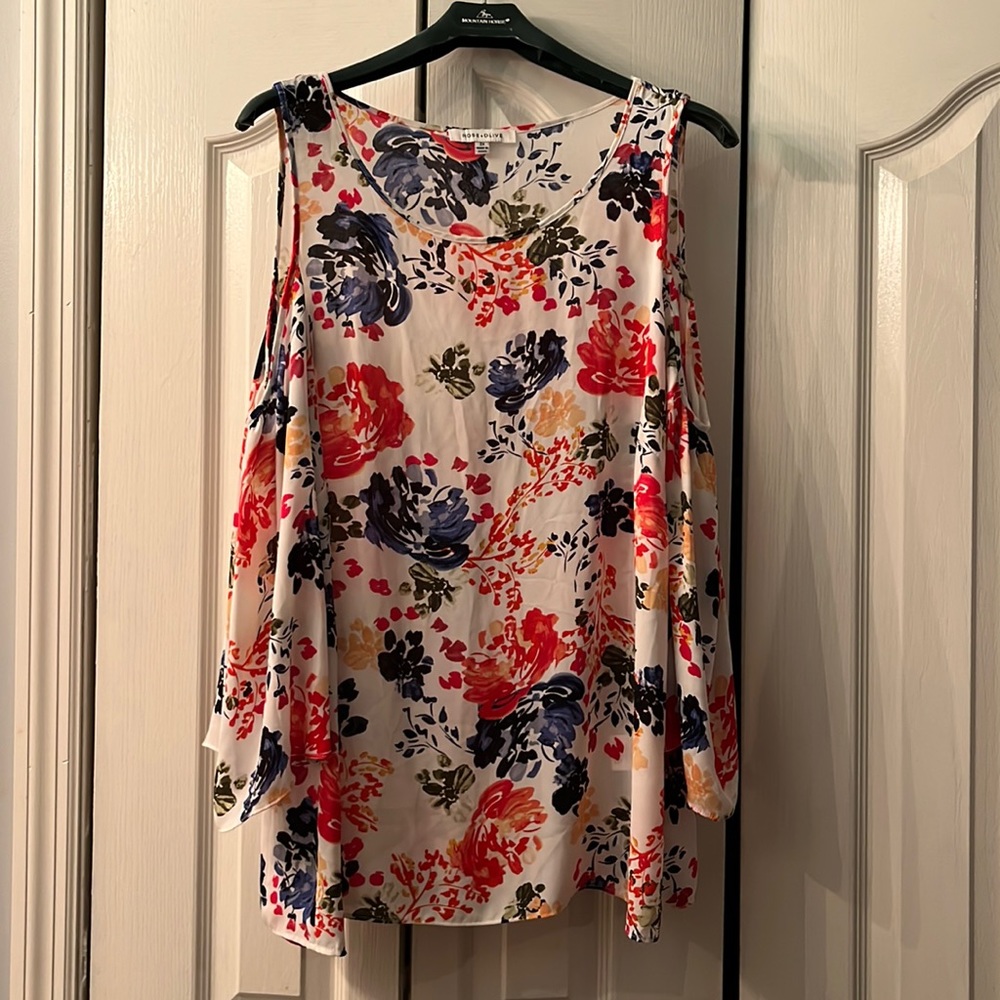 2X Floral Cold Shoulder Top